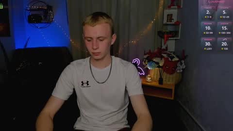 Snapshot of john_lik chatting on March 24, 8:25 pm John online show from March 24, 8:25 pm