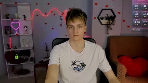 Snapshot of john_lik chatting on March 26, 1:28 pm John online show from March 26, 1:28 pm