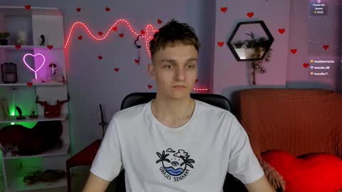 Snapshot of john_lik chatting on March 31, 12:05 pm John online show from March 31, 12:05 pm