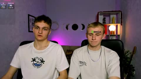 Snapshot of john_lik chatting on April 1, 12:17 pm John online show from April 1, 12:17 pm