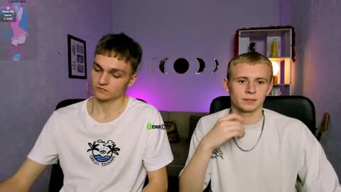 Snapshot of john_lik chatting on April 1, 1:41 pm John online show from April 1, 1:41 pm