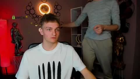 Snapshot of john_lik chatting on April 2, 7:11 pm John online show from April 2, 7:11 pm