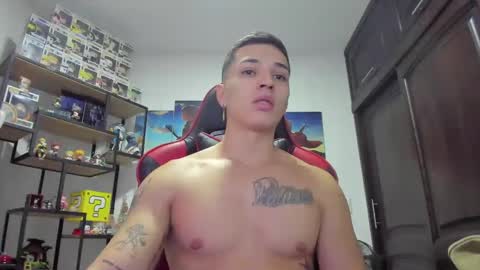 Snapshot of john_s117 chatting on December 16, 10:13 pm JOHN online show from December 16, 10:13 pm
