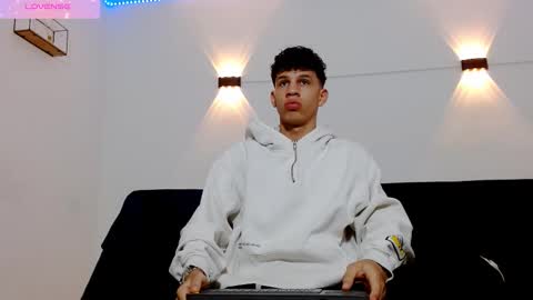 john_ssnow29 online show from October 14, 11:11 am