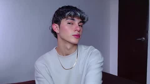 John Vichenso online show from November 6, 9:05 pm