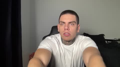 Snapshot of johnafterdark chatting on December 16, 1:43 am JAXX online show from December 16, 1:43 am