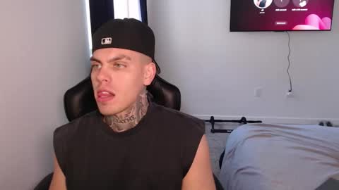 Snapshot of johnafterdark chatting on January 14, 9:31 pm JAXX online show from January 14, 9:31 pm