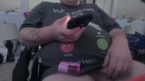 Snapshot of johnfernandez784 chatting on June 29, 10:15 am johnfernandez784 online show from June 29, 10:15 am
