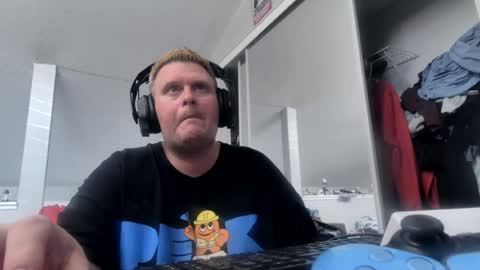 Snapshot of johnfernandez784 chatting on August 9, 2:22 pm johnfernandez784 online show from August 9, 2:22 pm