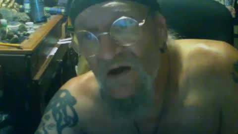 johnnyshung1 online show from December 3, 4:27 pm