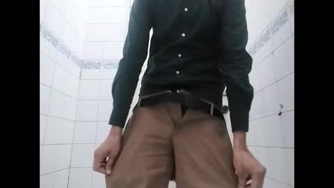 Snapshot of johnpop9090 chatting on April 6, 11:44 am johnpop9090 online show from April 6, 11:44 am