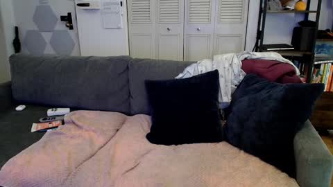 johnresmain online show from December 11, 5:15 pm