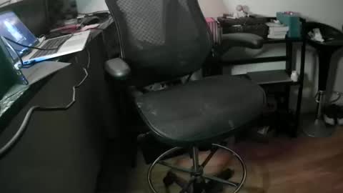 johntylerr833 online show from May 2, 5:34 am