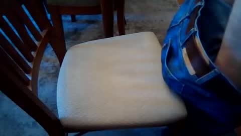 Snapshot of johnxxx549 chatting on April 23, 12:29 pm johnxxx549 online show from April 23, 12:29 pm