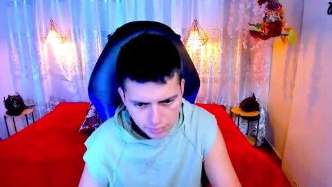 Snapshot of johs_tyler chatting on October 21, 11:44 am johs tyler online show from October 21, 11:44 am