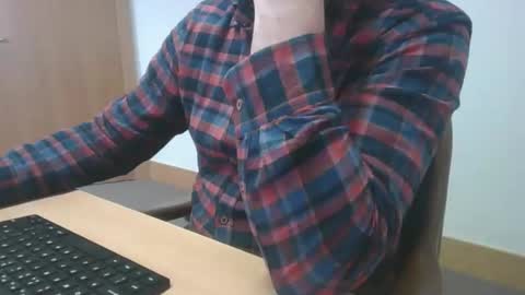 husssky online show from October 10, 11:42 am