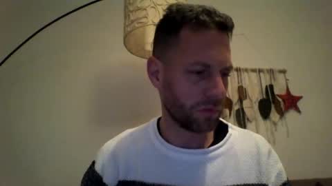 jojo19844 online show from December 14, 9:52 pm