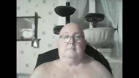 Snapshot of jojo60000529566 chatting on December 3, 1:41 am jojo60000529566 online show from December 3, 1:41 am