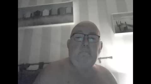 Snapshot of jojo60000529566 chatting on December 18, 6:21 am jojo60000529566 online show from December 18, 6:21 am