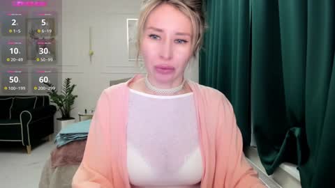 Snapshot of jolie_ozolla chatting on December 8, 3:56 pm Jolie Ozolla online show from December 8, 3:56 pm