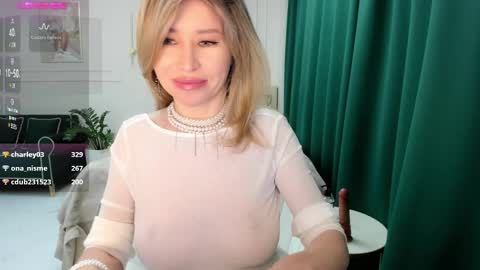 Snapshot of jolie_ozolla chatting on March 7, 11:29 am Jolie Ozolla online show from March 7, 11:29 am
