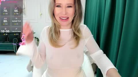 Jolie Ozolla online show from January 15, 1:37 pm