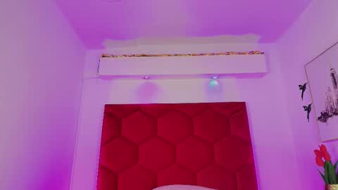 Jonas  online show from November 7, 1:33 pm