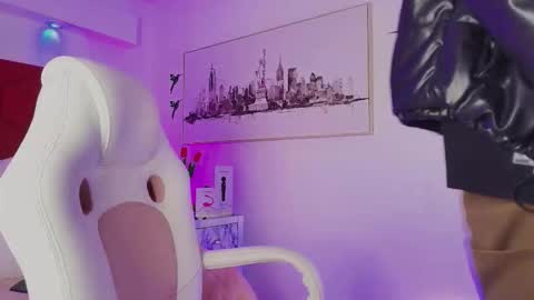 Jonas  online show from November 16, 1:17 pm