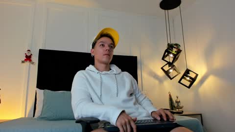Jonathan Danielss  online show from December 6, 11:44 am