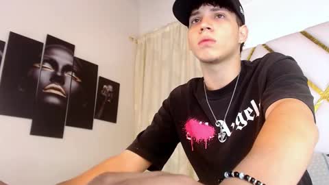 Snapshot of jonathan_moreau chatting on December 8, 11:57 am Jonathan online show from December 8, 11:57 am