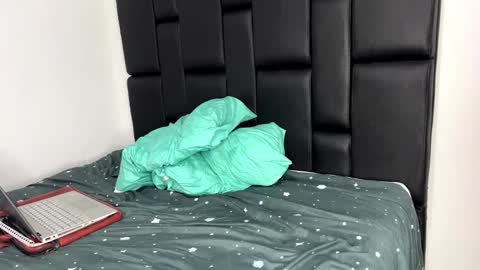 jonathancast08 online show from April 15, 7:58 pm