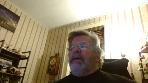 Snapshot of joncpics chatting on December 4, 11:46 pm joncpics online show from December 4, 11:46 pm