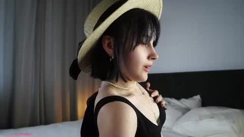 Alice online show from June 26, 12:53 pm