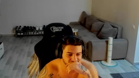 jonnyporn1 online show from December 18, 5:02 am