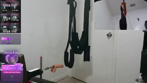 sissyjolicia online show from May 17, 3:37 am