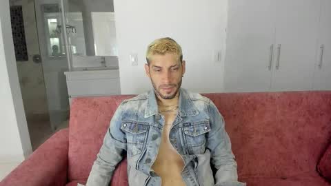 jose_wc online show from January 17, 8:45 pm