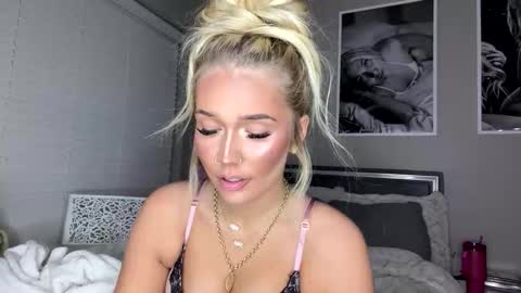 Snapshot of joselinehickss chatting on April 1, 6:03 am joselinehickss online show from April 1, 6:03 am