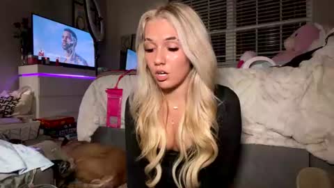Snapshot of joselinehickss chatting on August 4, 5:32 am joselinehickss online show from August 4, 5:32 am