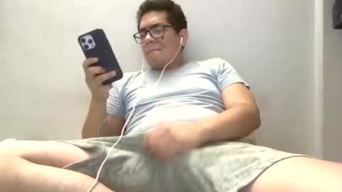 Snapshot of joselino249595_ chatting on February 3, 4:25 am TwinkJoselinoHot online show from February 3, 4:25 am