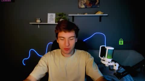 joseph_bear_ online show from October 13, 8:09 pm