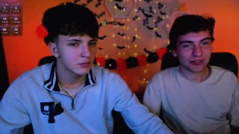 joseph_bear_ online show from November 1, 7:49 pm