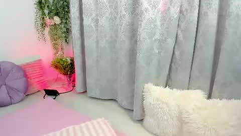 Josephine online show from July 19, 2:10 pm