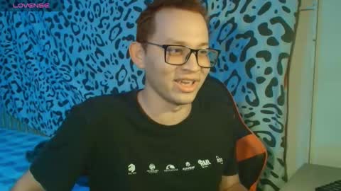 Snapshot of josh_18cm chatting on October 17, 12:25 am josh_18cm online show from October 17, 12:25 am