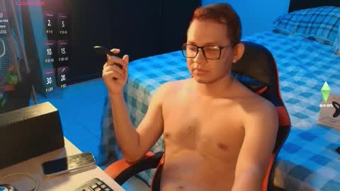 Snapshot of josh_18cm chatting on October 22, 9:53 am josh_18cm online show from October 22, 9:53 am