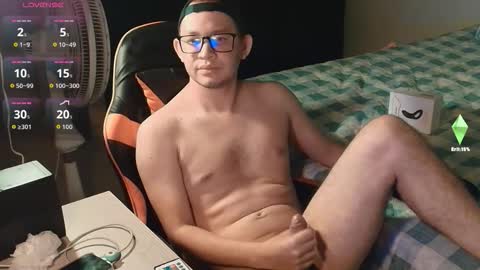 Snapshot of josh_18cm chatting on October 23, 9:52 am josh_18cm online show from October 23, 9:52 am