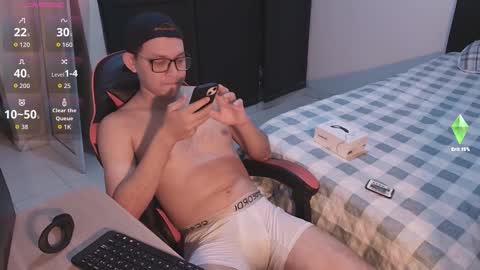 Snapshot of josh_18cm chatting on October 25, 10:45 am josh_18cm online show from October 25, 10:45 am