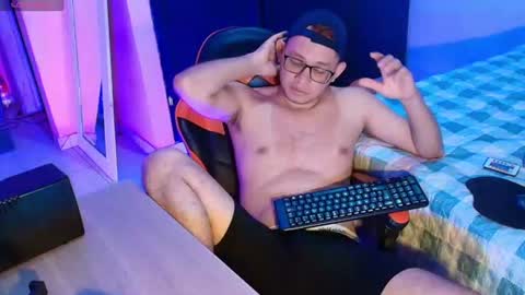 Snapshot of josh_18cm chatting on November 4, 10:58 am josh_18cm online show from November 4, 10:58 am