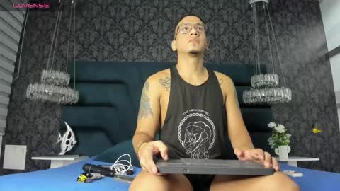 Snapshot of joshmiller___ chatting on October 6, 3:37 am joshmiller___ online show from October 6, 3:37 am