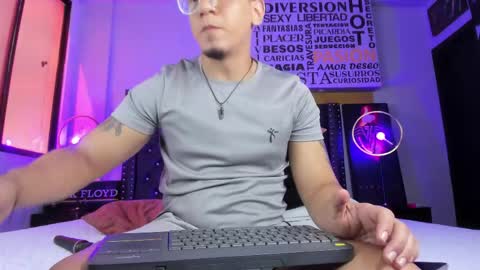 Snapshot of joshmiller___ chatting on May 6, 6:57 pm joshmiller___ online show from May 6, 6:57 pm