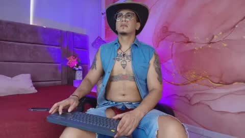 Snapshot of joshmiller___ chatting on May 12, 7:00 pm joshmiller___ online show from May 12, 7:00 pm